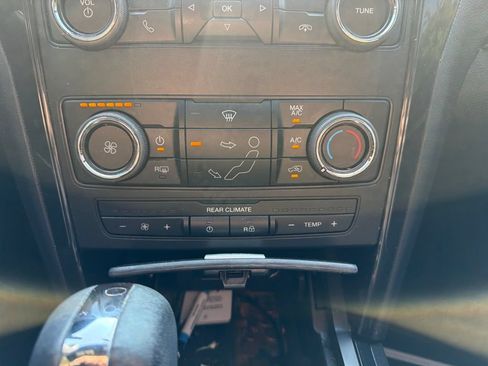 Used 2019 Ford Explorer XLT FWD image 19
