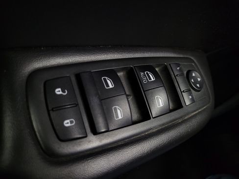 Used 2015 Chrysler 200 S image 27