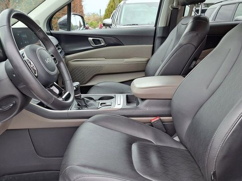 Used 2025 Kia Carnival image 21
