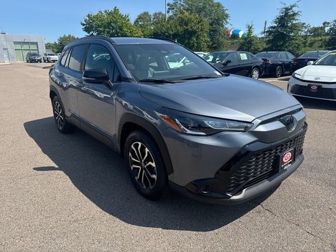 Used 2025 Toyota Corolla Cross AWD Hybrid image 19