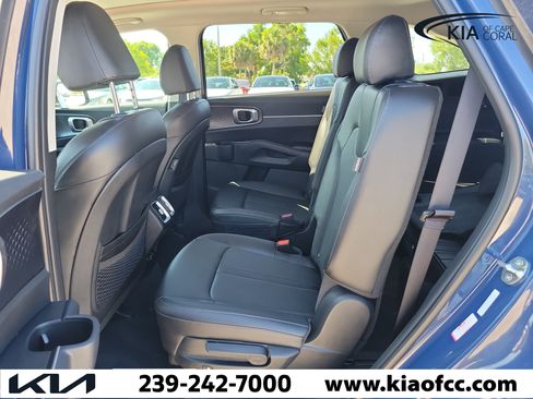 Certified 2024 Kia Sorento EX w/ Panoramic Sunroof Package FWD image 12