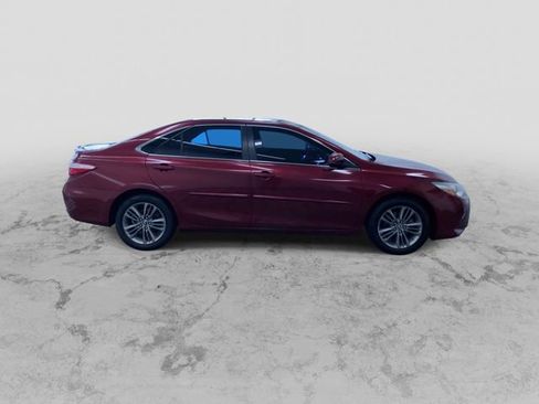 Used 2015 Toyota Camry SE image 2