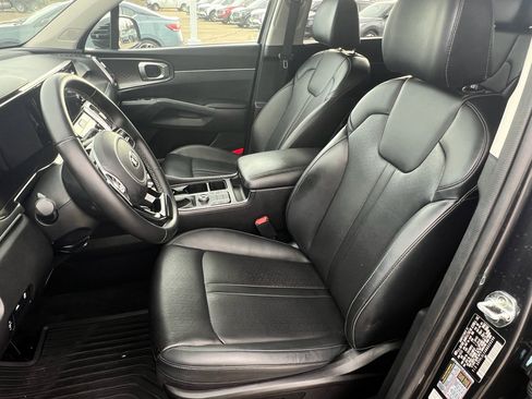 Used 2021 Kia Sorento S image 11