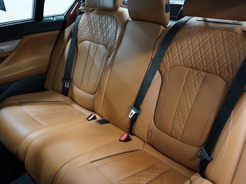Used 2022 BMW ALPINA B7 xDrive w/ Luxury Rear Seating Package AWD/4WD image 15