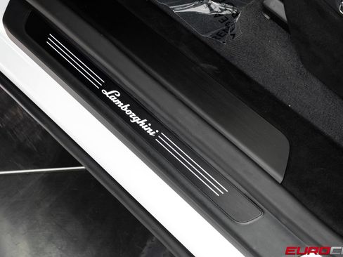 Used 2023 Lamborghini Urus Performante AWD/4WD image 52