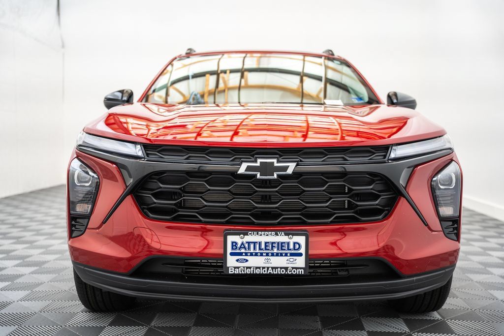New 2026 Chevrolet Trax LT w/ Sunroof Package FWD image 2