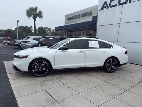 Used 2025 Honda Accord Sport image 3