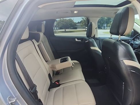 Used 2022 Ford Escape SEL w/ Technology Package FWD image 37