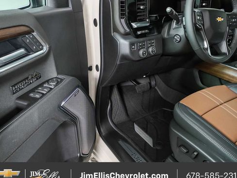 New 2026 Chevrolet Silverado 1500 High Country AWD/4WD image 8