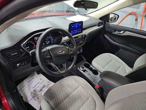 Used 2020 Ford Escape SE image 12