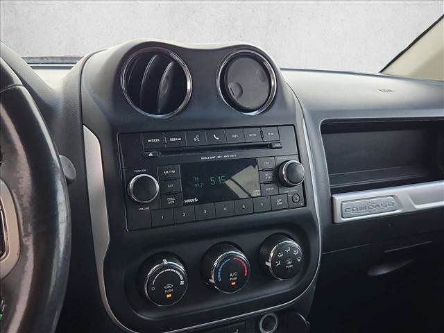 Used 2016 Jeep Compass Latitude FWD image 10
