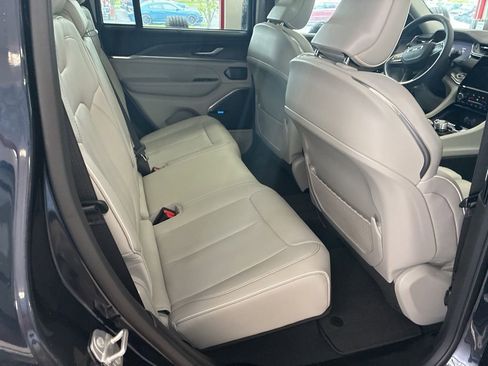 Certified 2022 Jeep Grand Cherokee Overland w/ Luxury Tech Group IV AWD/4WD image 26
