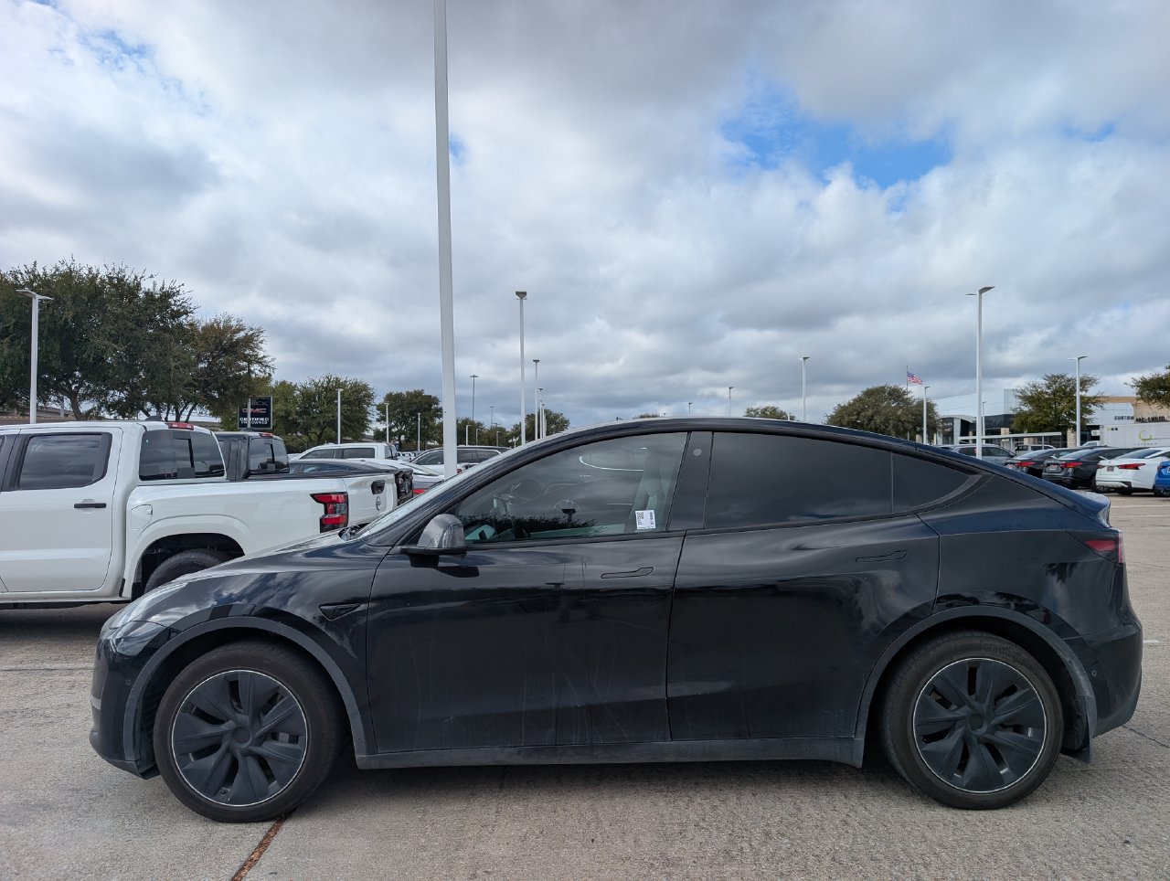 Used 2021 Tesla Model Y Long Range AWD/4WD image 2