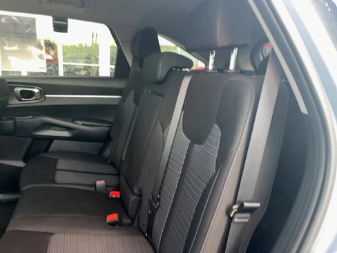 Used 2023 Kia Sorento LX image 20