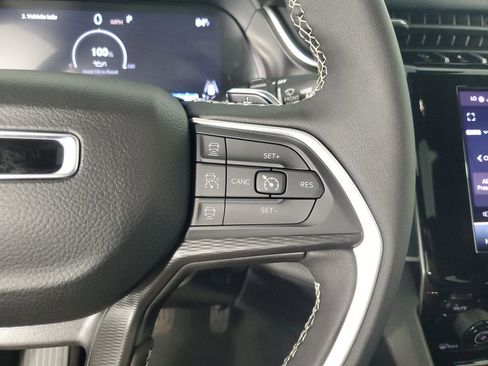 Used 2025 Jeep Grand Cherokee L Altitude image 24