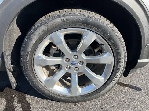 Used 2020 Ford Explorer Platinum w/ Premium Technology Package image 10