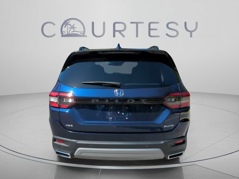 Used 2023 Honda Pilot Elite image 6