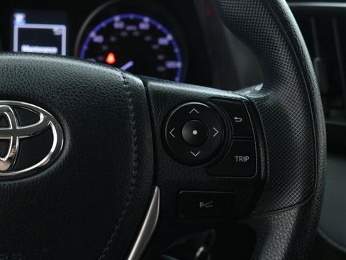 Used 2018 Toyota RAV4 LE image 14
