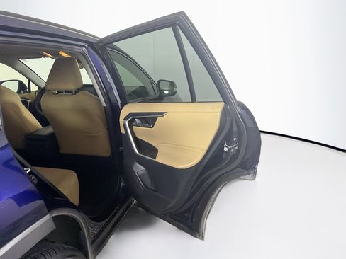 Used 2020 Toyota RAV4 XLE FWD image 28