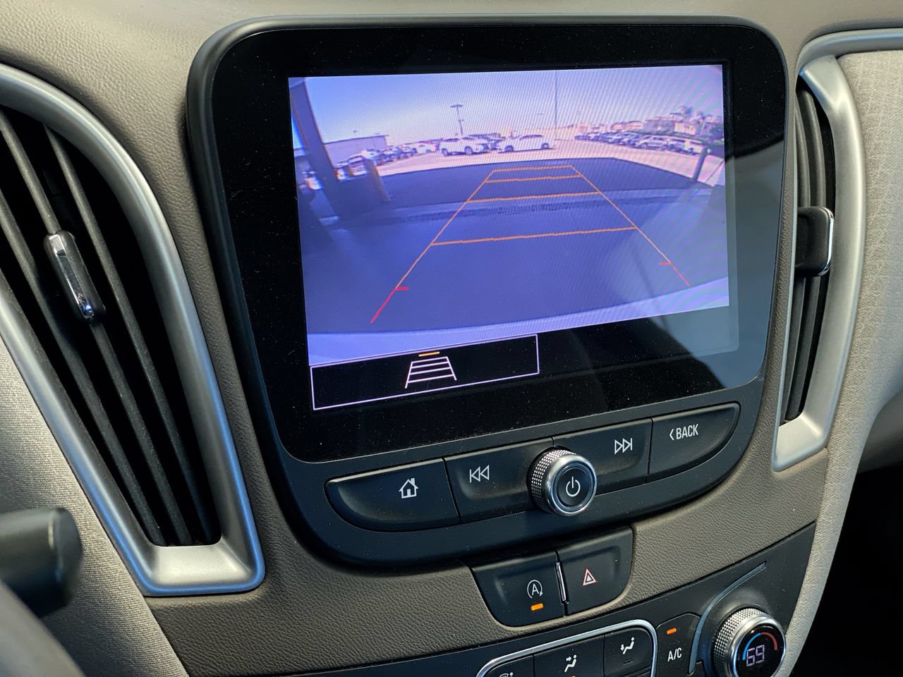 Used 2022 Chevrolet Malibu LT FWD image 25