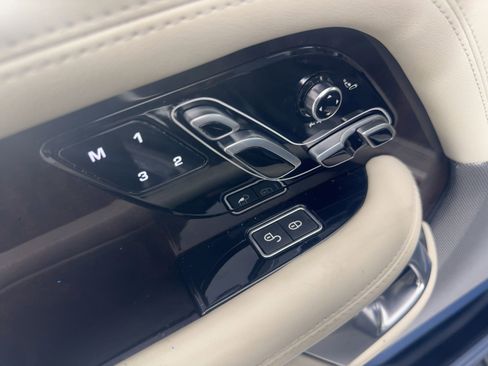 Used 2018 Land Rover Range Rover HSE image 12