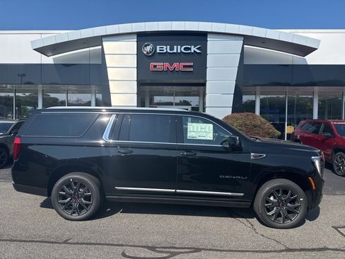New 2025 GMC Yukon XL Denali w/ Denali Reserve Package image 36
