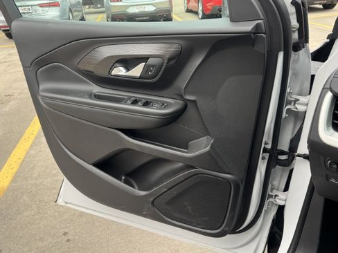 Used 2024 GMC Terrain SLE image 24