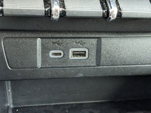 Used 2023 Chevrolet Colorado Z71 w/ Z71 Convenience Package 2 image 27