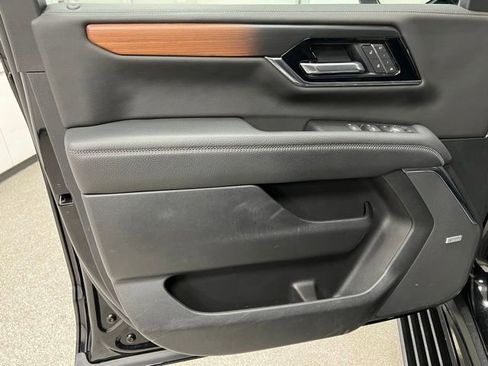 Used 2025 GMC Yukon XL Denali w/ Sun & Power Step Package image 25