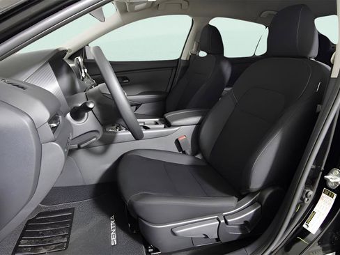 Used 2025 Nissan Sentra S image 13