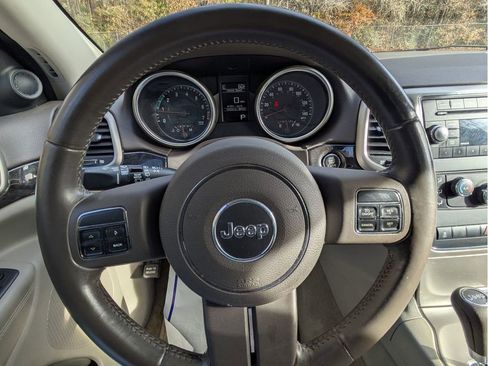 Used 2012 Jeep Grand Cherokee Laredo w/ Laredo E Group image 16