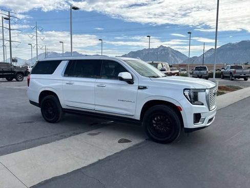 Used 2023 GMC Yukon XL Denali AWD/4WD image 5