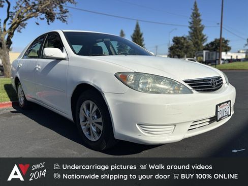 Used 2005 Toyota Camry LE FWD image 1