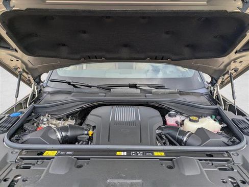 New 2025 Land Rover Range Rover Long Wheelbase SE image 17