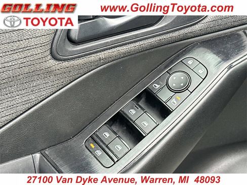 Used 2023 Nissan Rogue S image 16