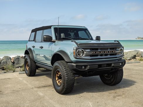 Used 2021 Ford Bronco Big Bend w/ Sasquatch Package AWD/4WD image 3