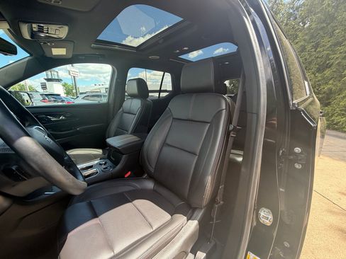 Used 2023 Chevrolet Traverse RS w/ LPO, Floor Liner Package AWD/4WD image 10