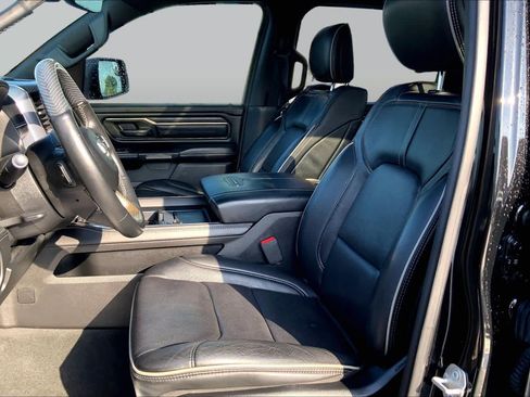 Used 2020 RAM 1500 Limited w/ Black Appearance Package AWD/4WD image 8