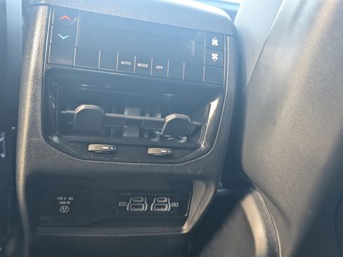 Used 2021 Jeep Grand Cherokee L Laredo image 14