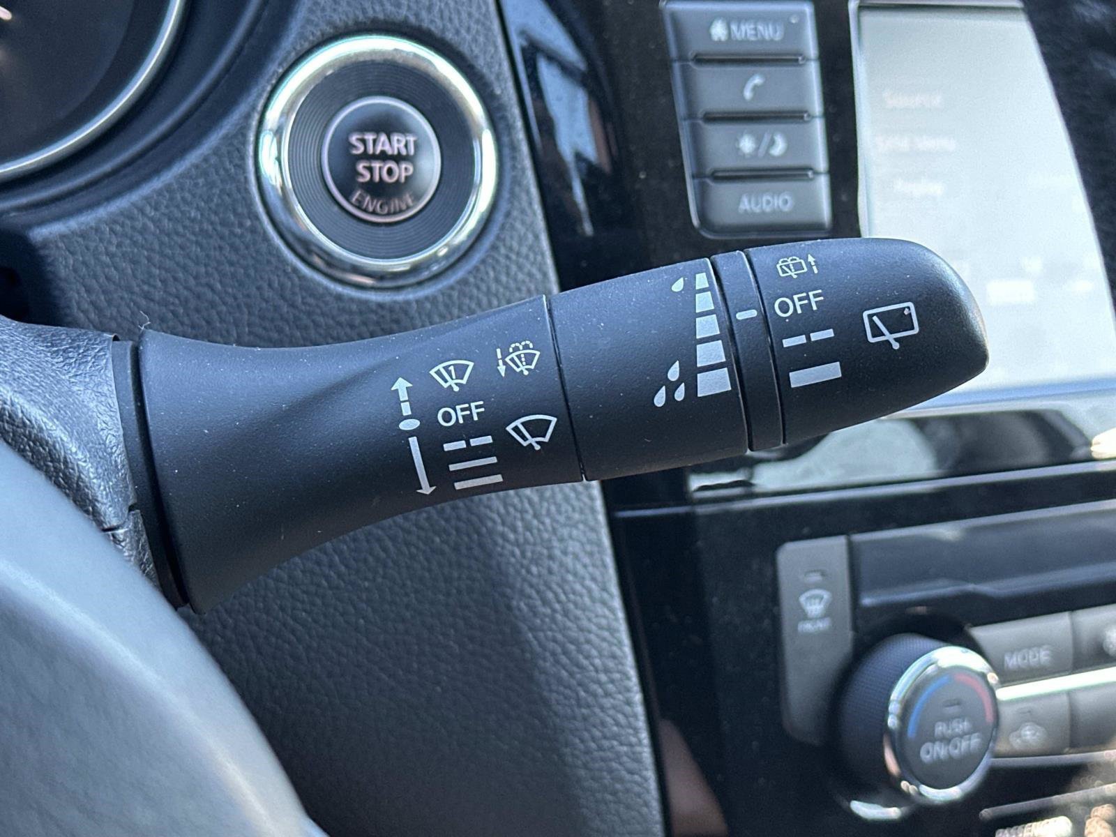Used 2019 Nissan Rogue SV FWD image 26