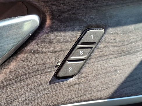 Used 2023 Jeep Grand Cherokee Limited w/ Luxury Tech Group II image 17