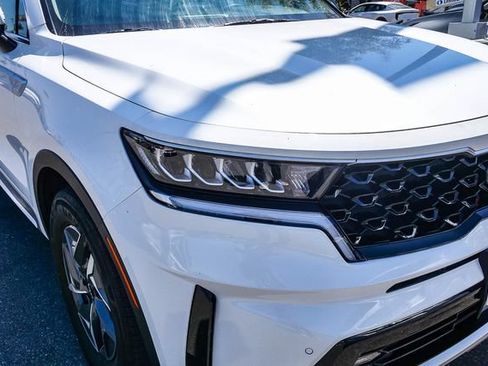 Certified 2023 Kia Sorento EX FWD image 3