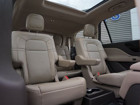 Used 2023 Lincoln Aviator Reserve w/ Elements Package Plus AWD/4WD image 34
