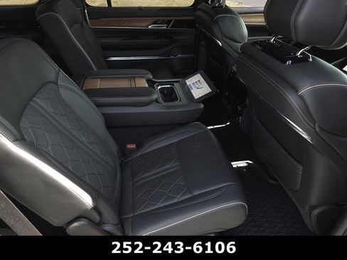 Used 2023 Jeep Grand Wagoneer Series III AWD/4WD image 26