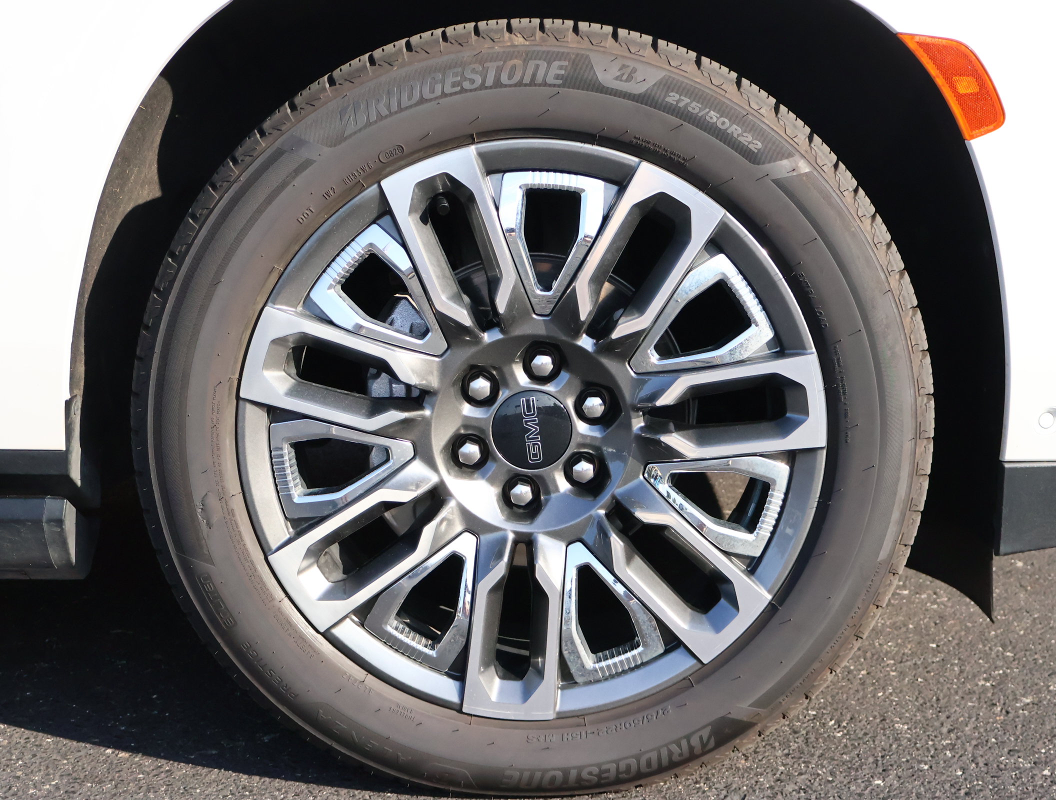 Used 2023 GMC Yukon Denali Ultimate AWD/4WD image 34