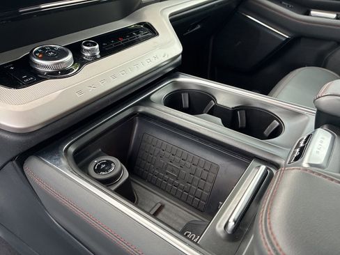 Used 2025 Ford Expedition Active image 18