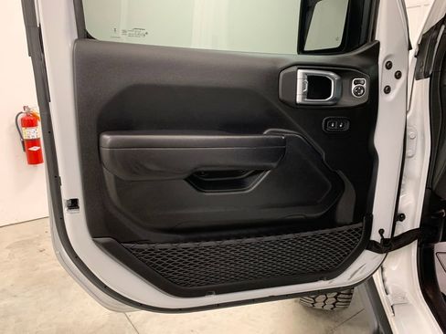 Used 2023 Jeep Gladiator Sport image 15