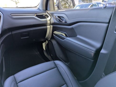 Used 2023 GMC Acadia SLT w/ Elevation Edition image 24