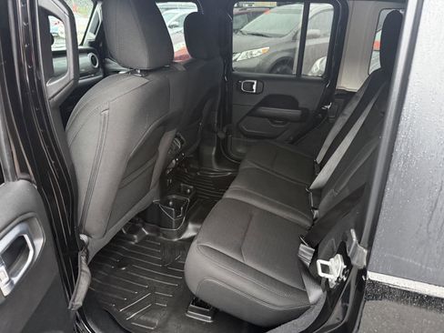 Used 2020 Jeep Wrangler Unlimited Sahara image 18