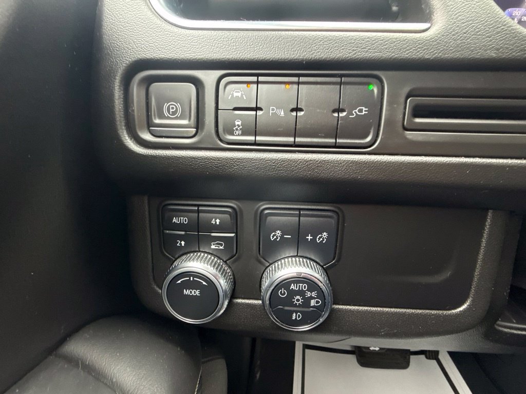 Used 2021 GMC Yukon SLT AWD/4WD image 27